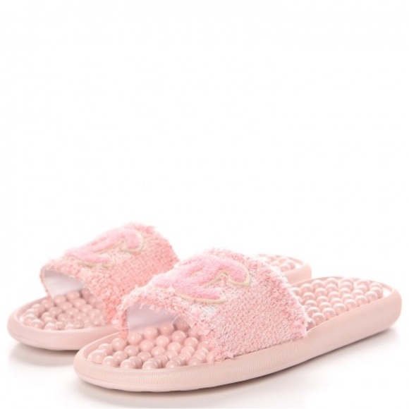 CHANEL 
Tweed CC Mules - Picture 1 of 13